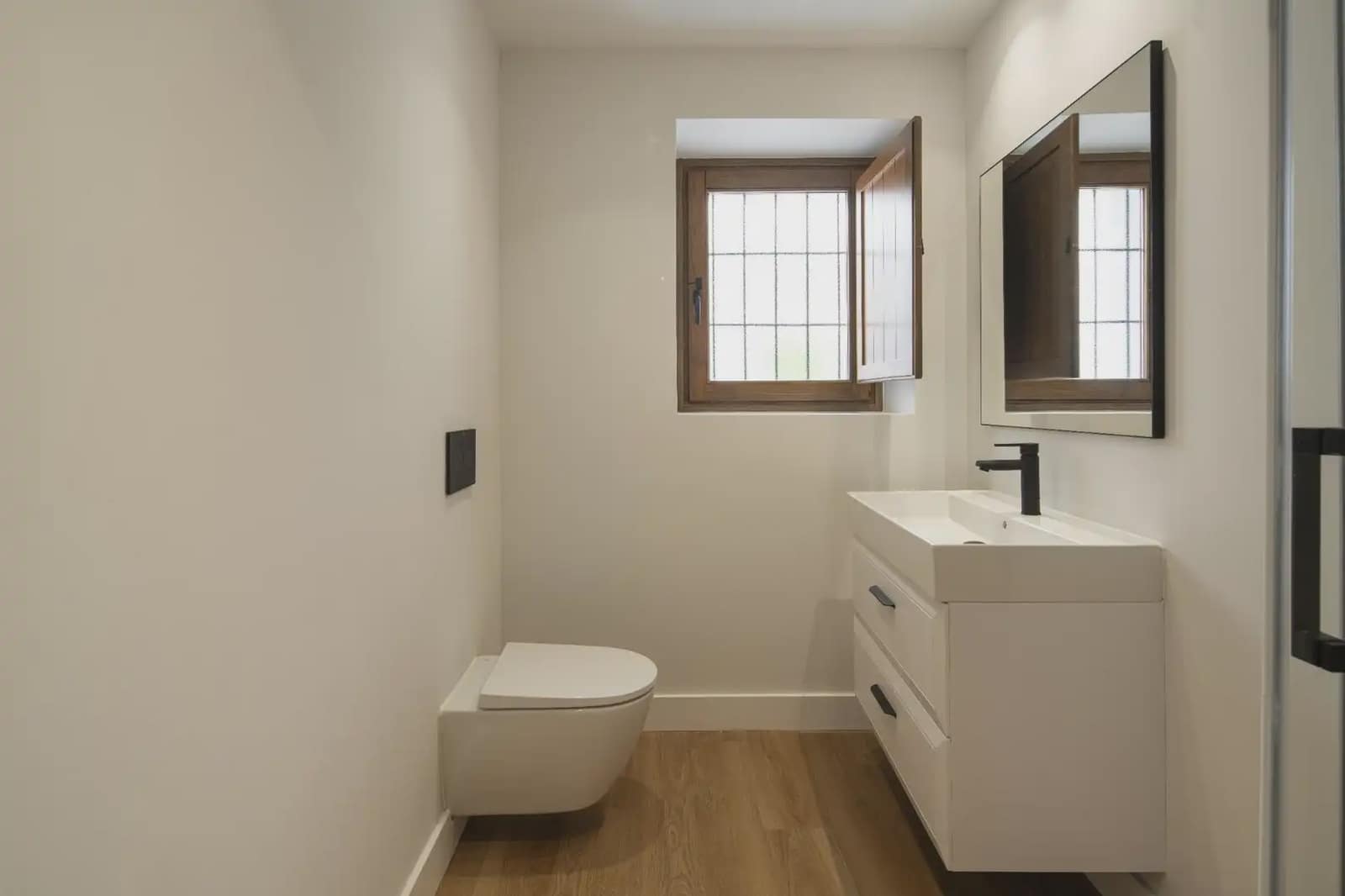 Flat te koop in Granada stad - € 233.000 (Ref: 9836898)