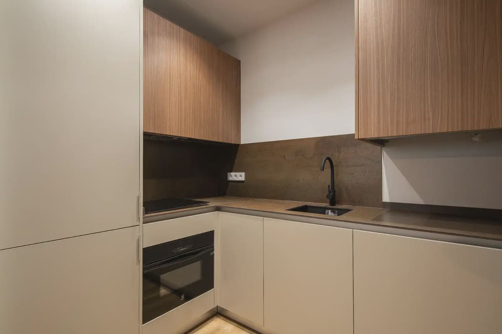 Flat te koop in Granada stad - € 269.000 (Ref: 9836899)