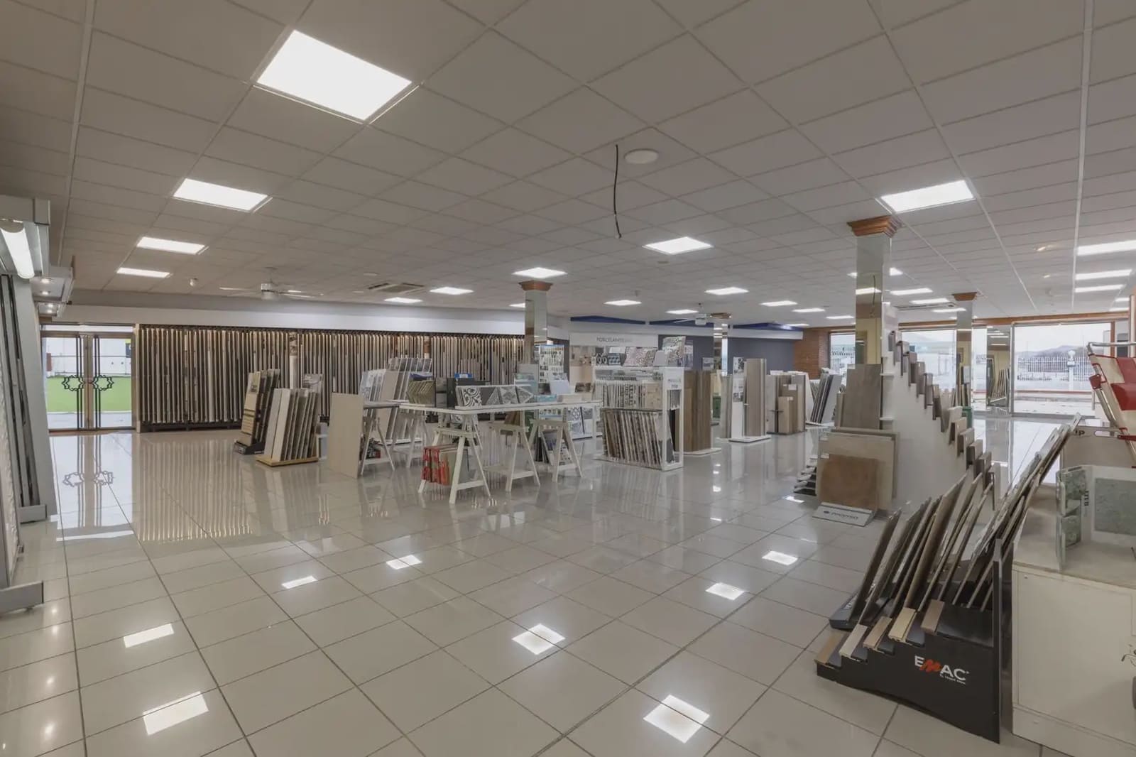 Local Comercial en Santa Fe en venta - 1.800.000 € (Ref: 9836911)