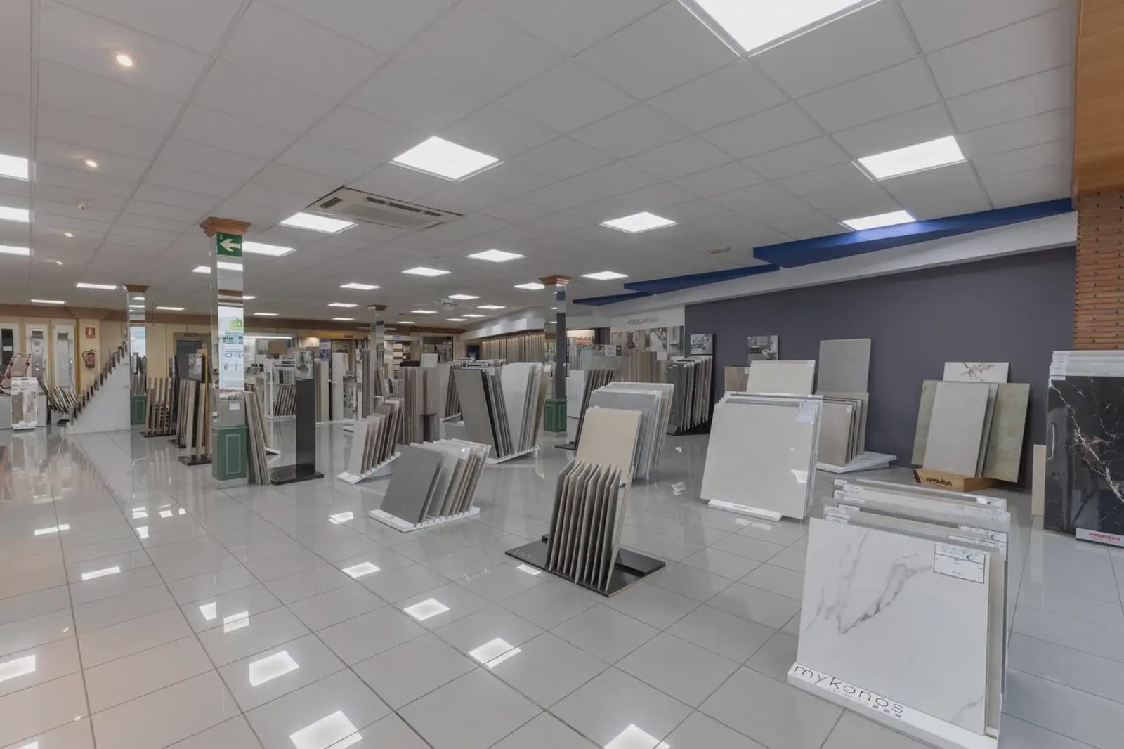 Local Comercial en Santa Fe en venta - 1.800.000 € (Ref: 9836911)
