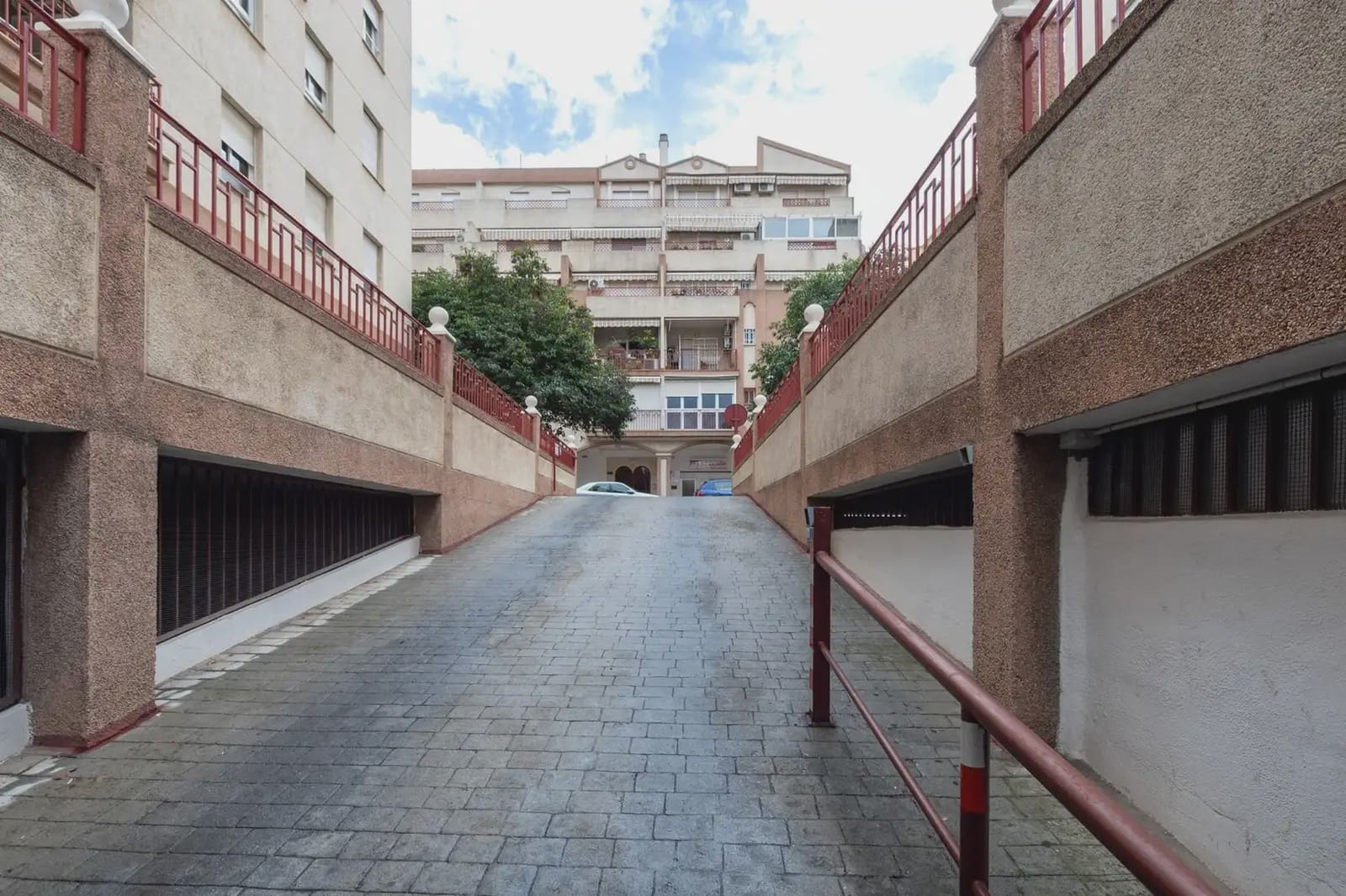 Garage for sale in Granada city - € 18,000 (Ref: 9836913)