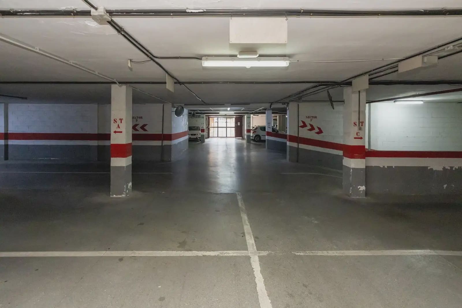 Garage for sale in Granada city - € 18,000 (Ref: 9836913)