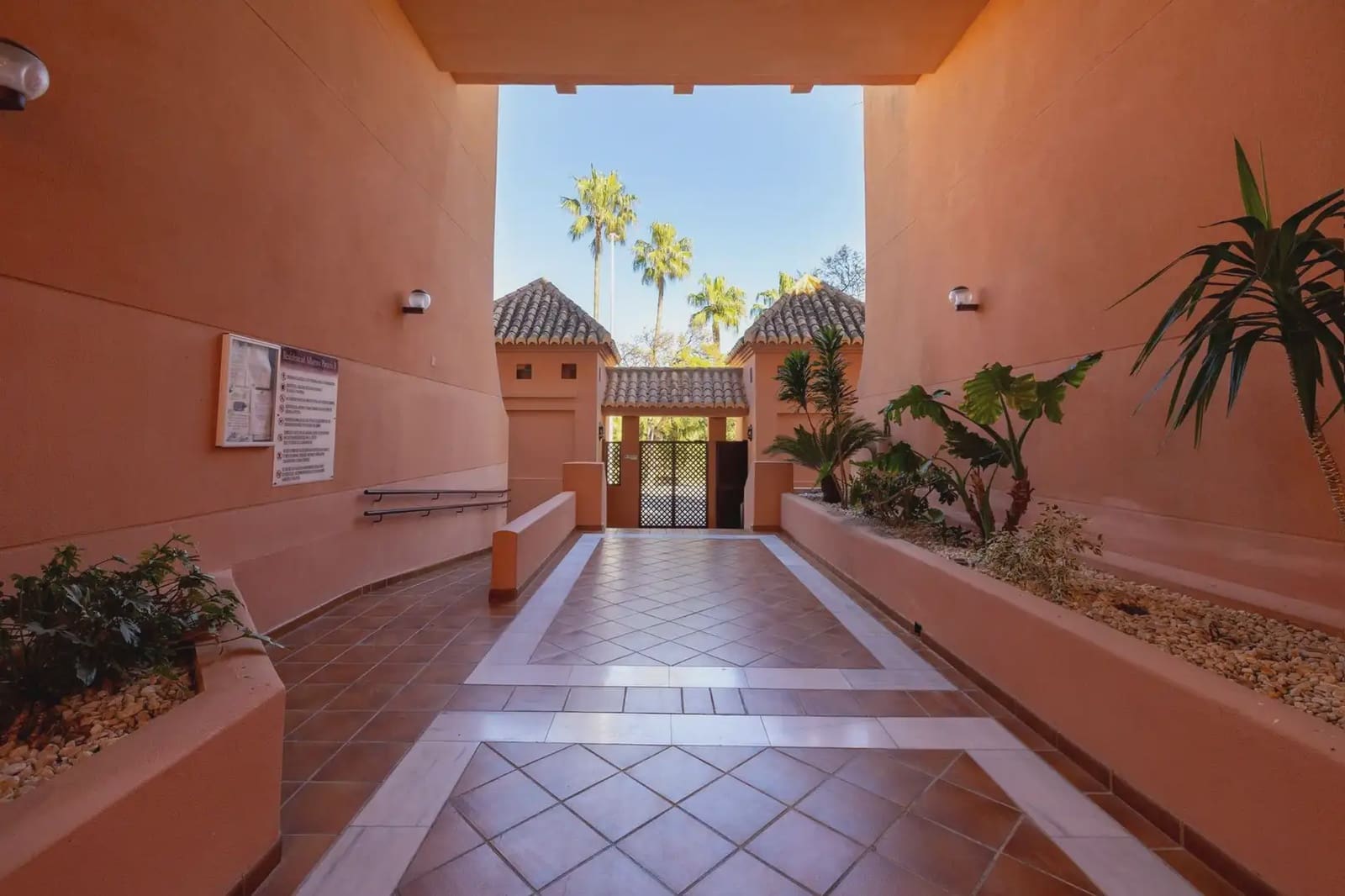 Penthouse te koop in Motril met zwembad garage - € 540.000 (Ref: 9836914)