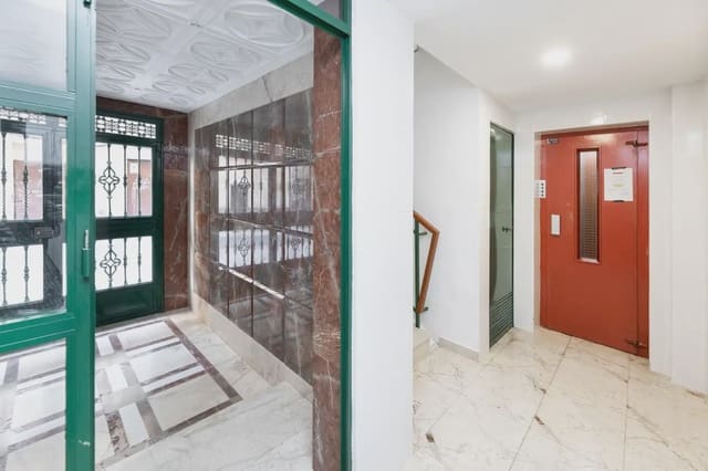 Leilighet til salgs i Centro - Sagrario, Granada by - € 340 000 (Ref: 9836915)