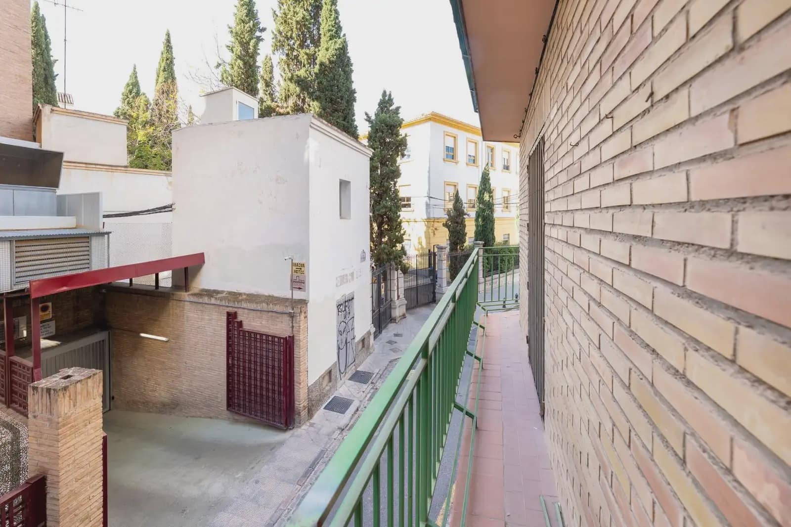 Flat for sale in Granada city - € 340,000 (Ref: 9836915)