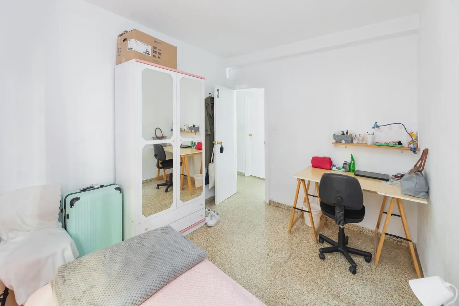 Flat for sale in Granada city - € 340,000 (Ref: 9836915)