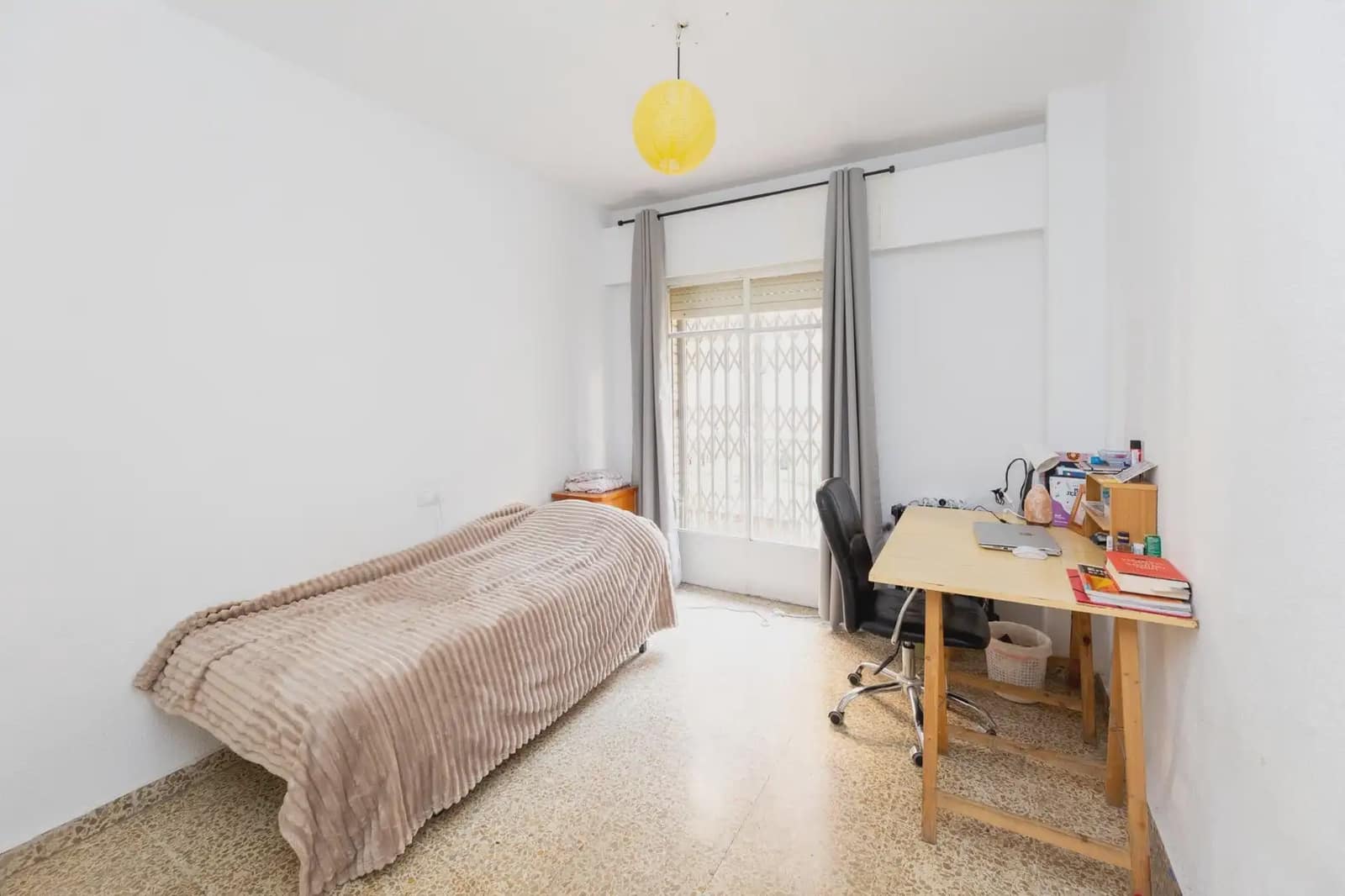 Flat for sale in Granada city - € 340,000 (Ref: 9836915)