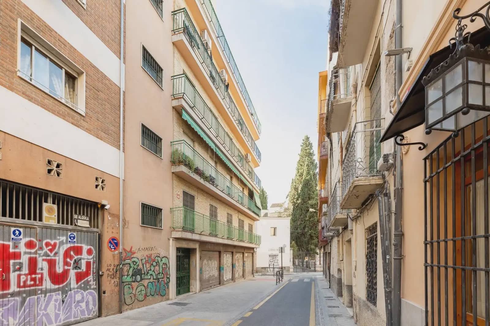 Flat for sale in Granada city - € 340,000 (Ref: 9836915)
