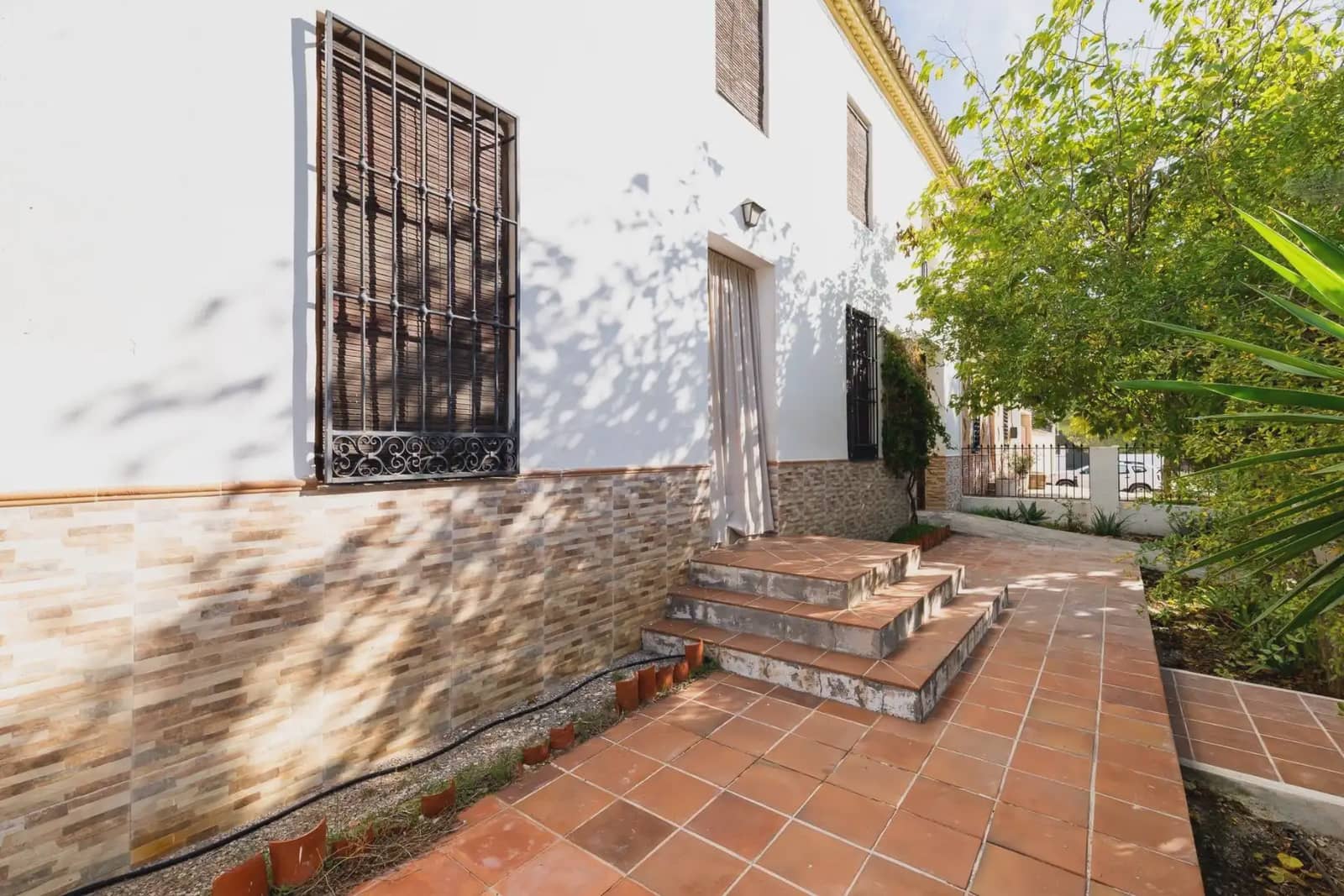Finca/Herregård til salgs i Pinos Puente med garasje - € 199 900 (Ref: 9836916)