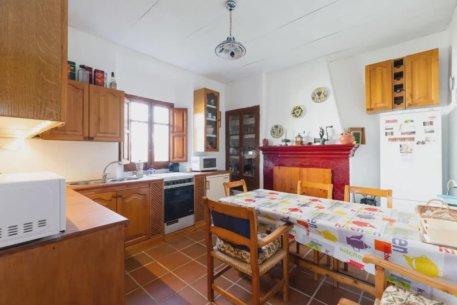 Finca/Herregård til salgs i Pinos Puente med garasje - € 199 900 (Ref: 9836916)