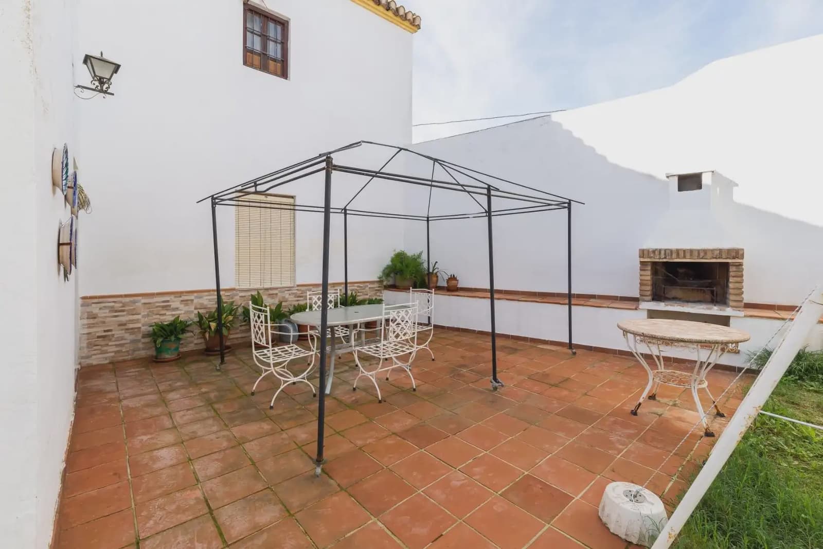 Finca/Herregård til salgs i Pinos Puente med garasje - € 199 900 (Ref: 9836916)