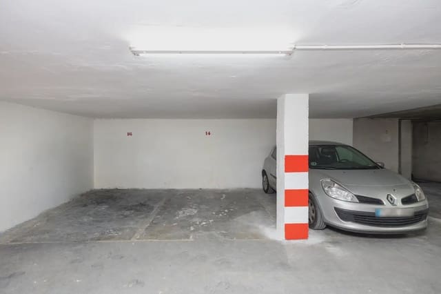 Garage for sale in Centro - Sagrario, Granada city - € 36,000 (Ref: 9836919)