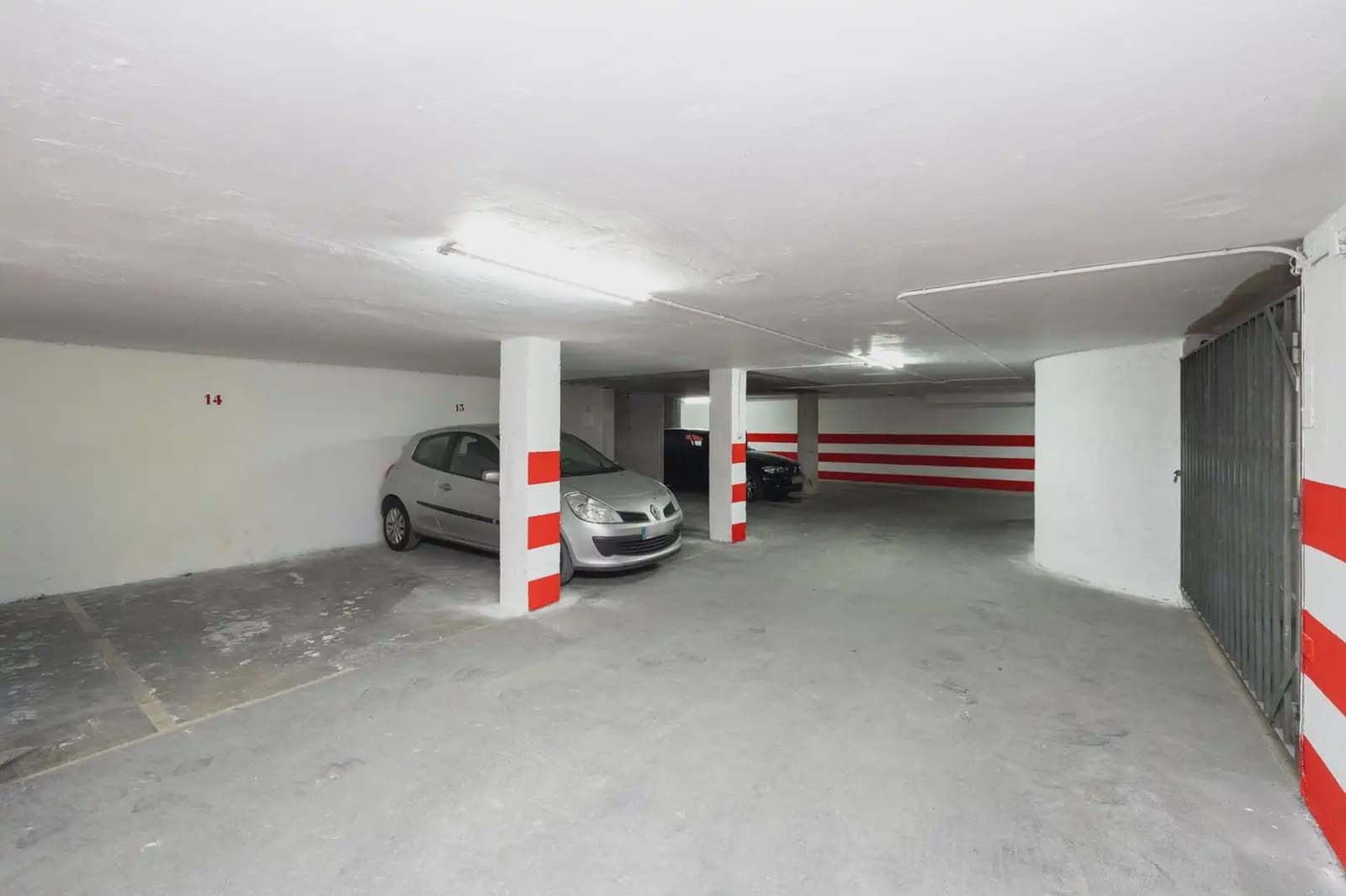 Garage for sale in Granada city - € 36,000 (Ref: 9836919)