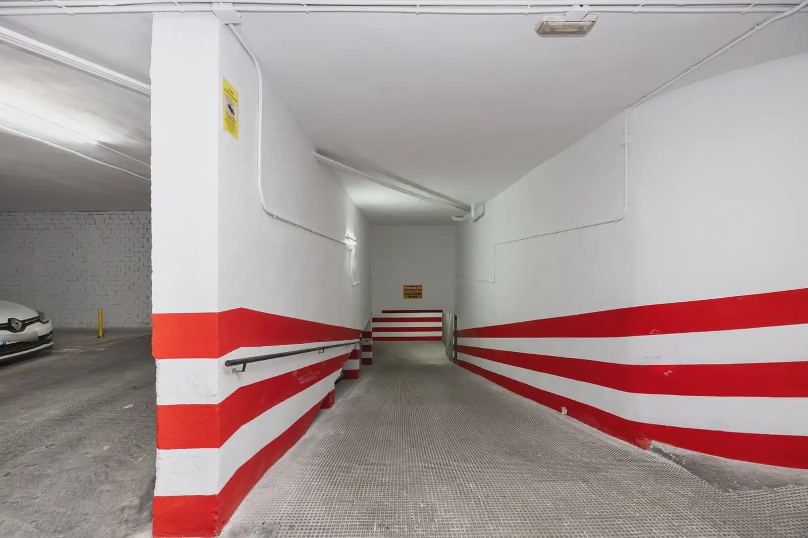 Garage for sale in Granada city - € 36,000 (Ref: 9836919)