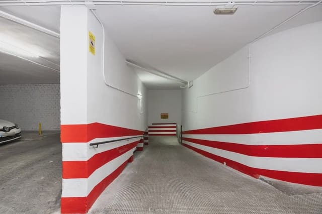 Garage for sale in Centro - Sagrario, Granada city - € 36,000 (Ref: 9836919)