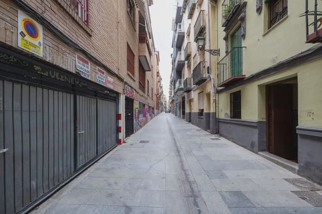 Garage for sale in Centro - Sagrario, Granada city - € 36,000 (Ref: 9836919)