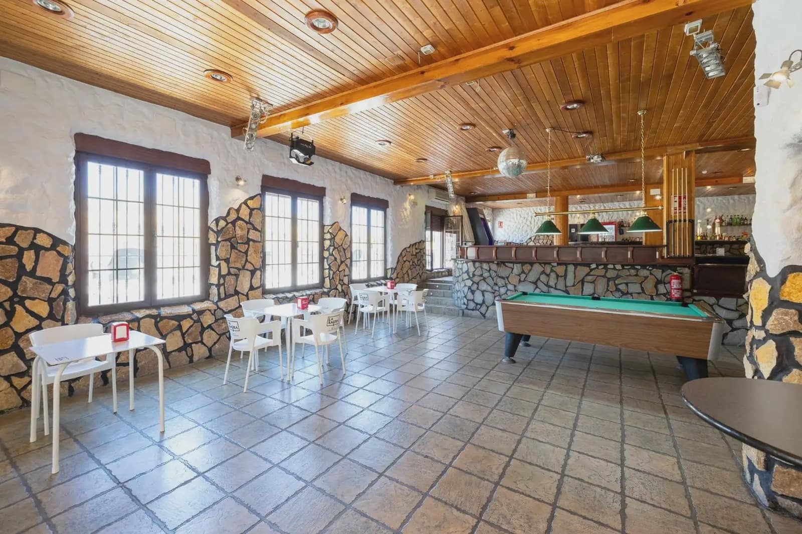 Firma/Unternehmen zu verkaufen in Hueneja - 245.000 € (Ref: 9836923)