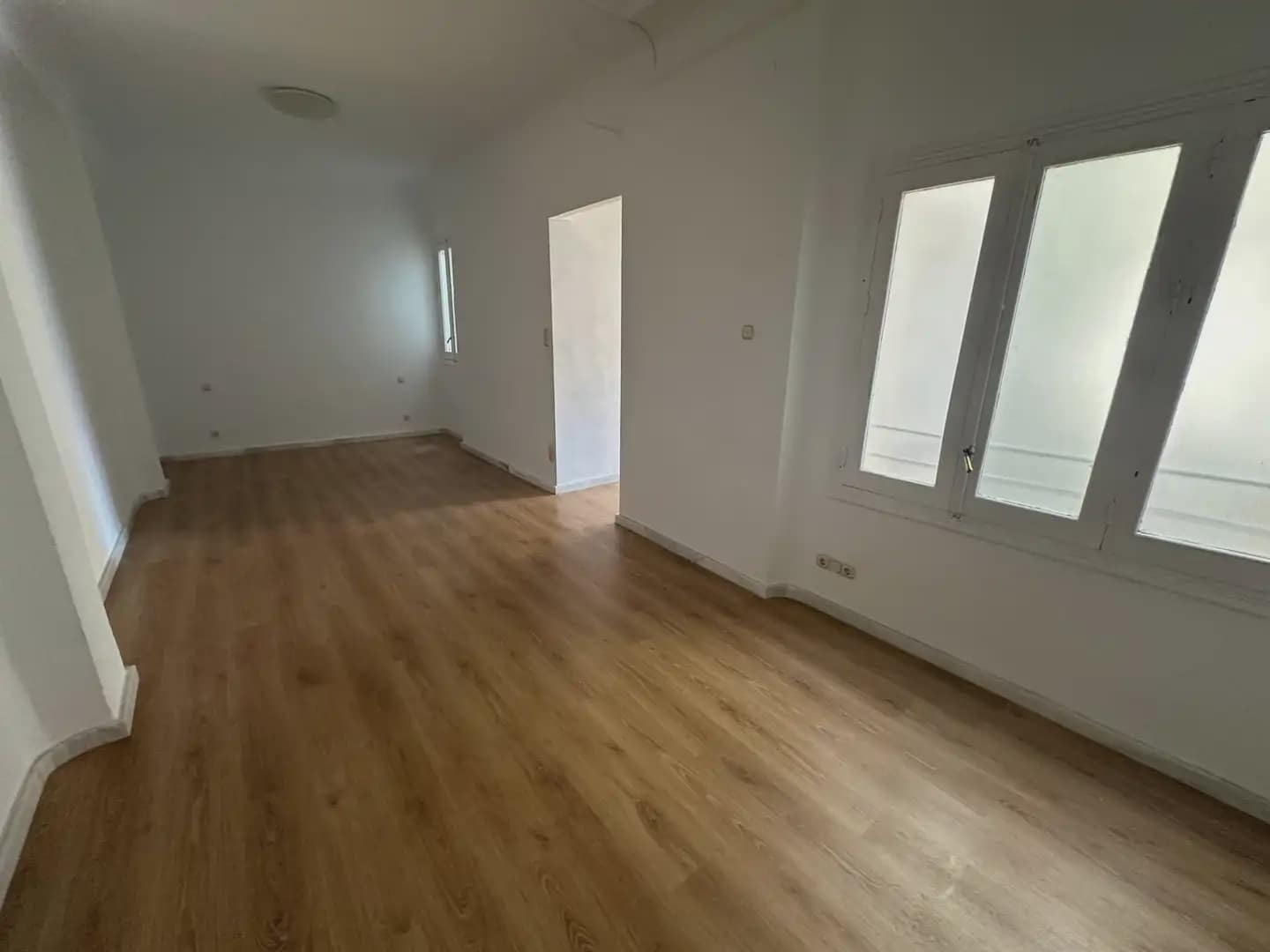 Office for rent in Granada city - € 1,200 (Ref: 9836924)