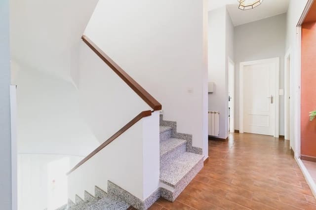 Villa til salgs i Santa Fe med garasje - € 319 900 (Ref: 9836926)