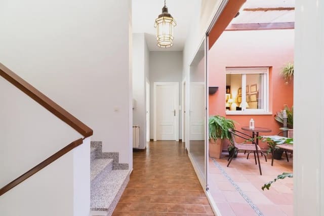 Villa til salgs i Santa Fe med garasje - € 319 900 (Ref: 9836926)