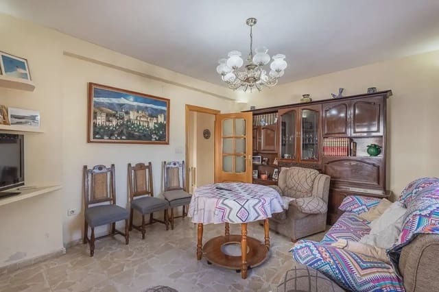 Villa for sale in Albaicin, Granada city with pool garage - € 470,000 (Ref: 9836928)