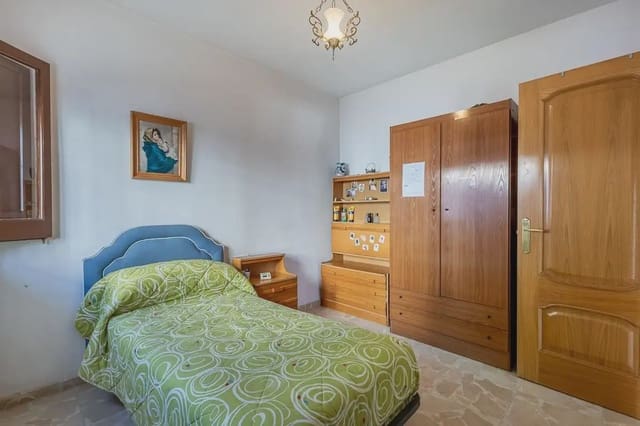 Villa for sale in Albaicin, Granada city with pool garage - € 470,000 (Ref: 9836928)