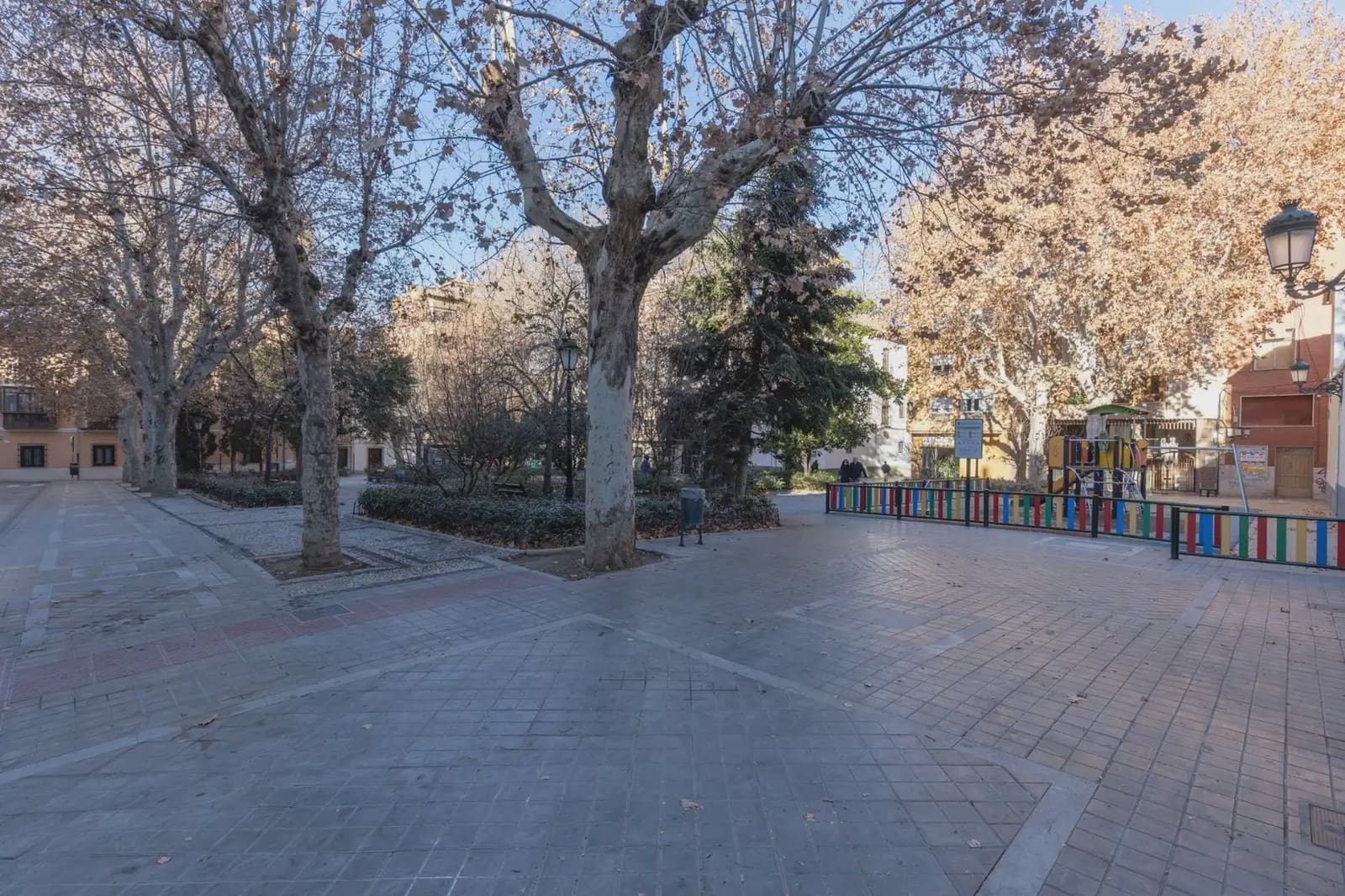 Local Comercial en Granada ciudad en venta - 370.000 € (Ref: 9836930)