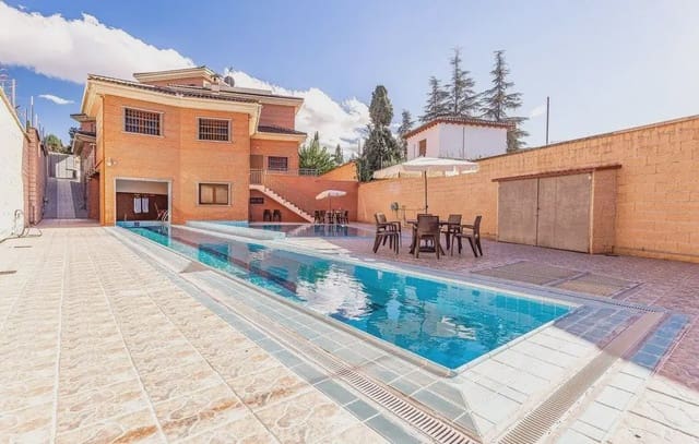 Villa til salg i Albolote med swimmingpool garage - € 990.000 (Ref: 9836932)