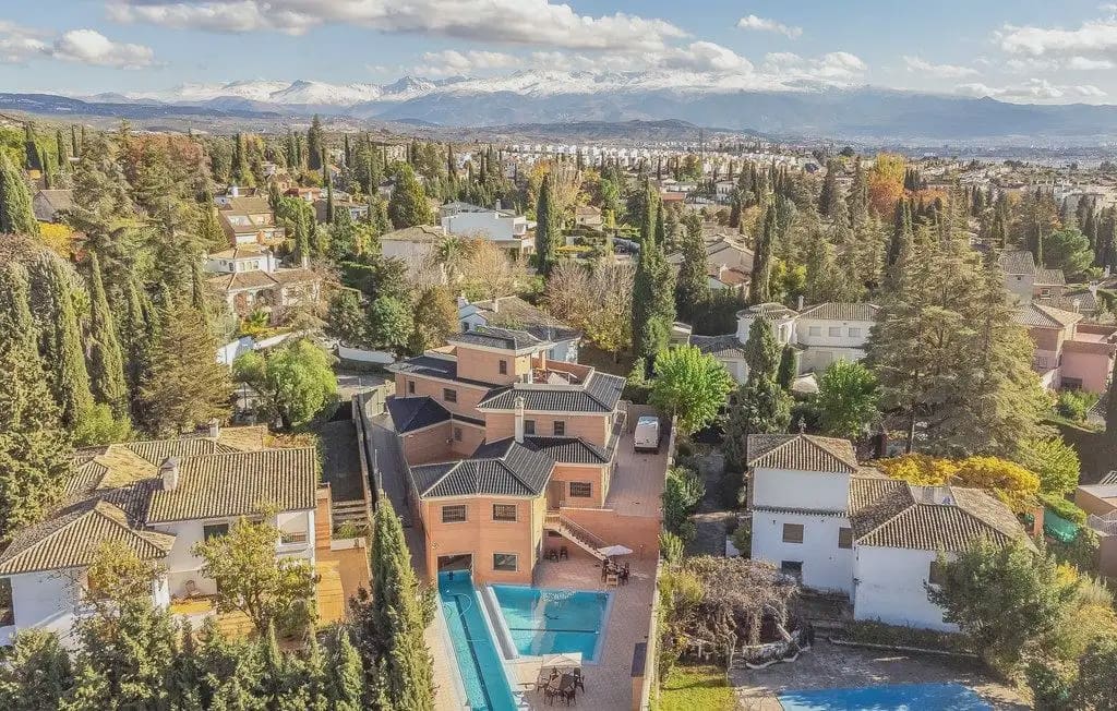 Villa for sale in Albolote with pool garage - € 990,000 (Ref: 9836932)