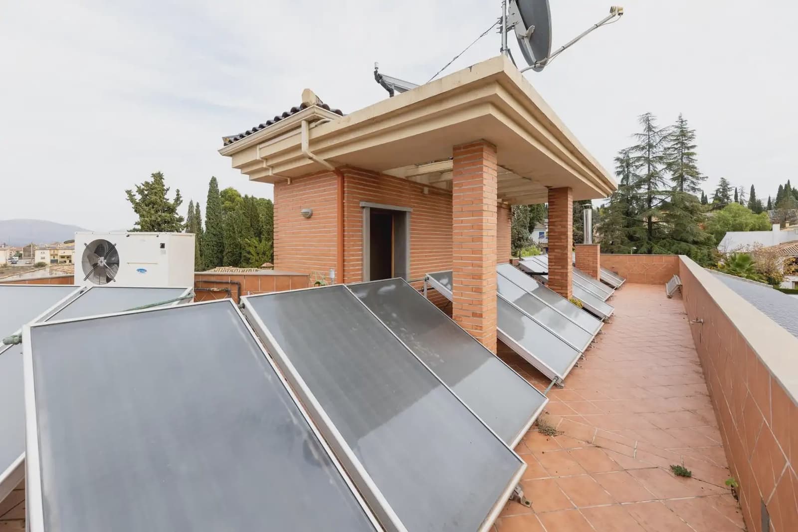 Villa for sale in Albolote with pool garage - € 990,000 (Ref: 9836932)