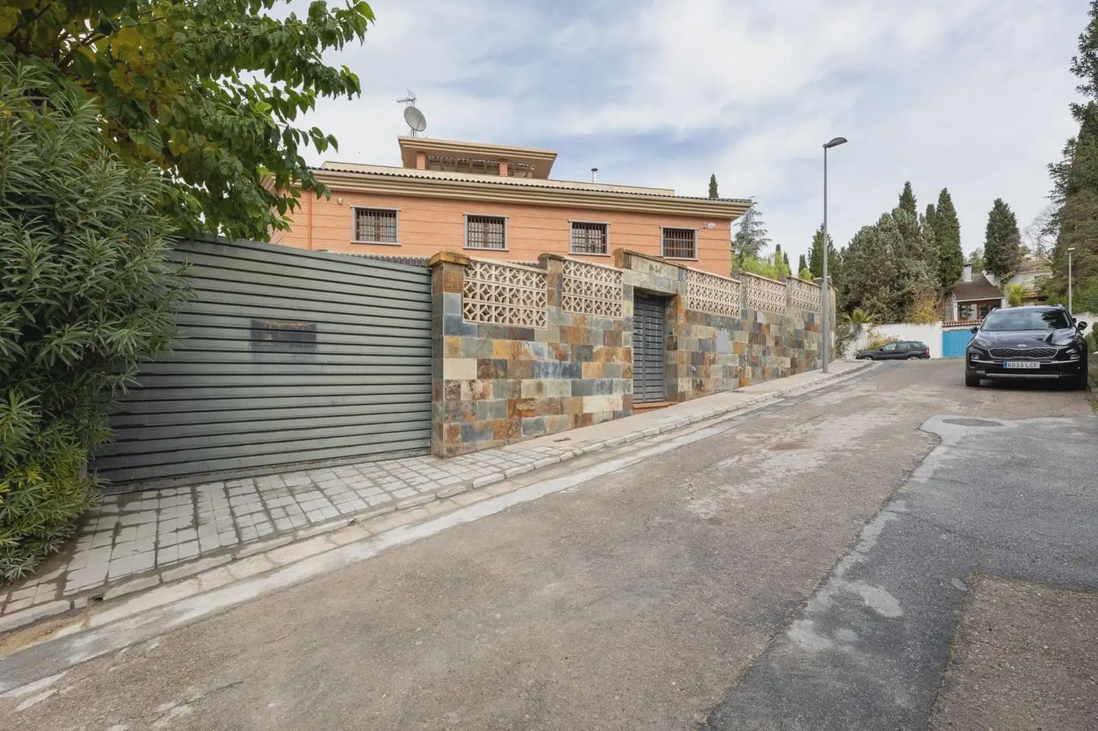 Villa for sale in Albolote with pool garage - € 990,000 (Ref: 9836932)