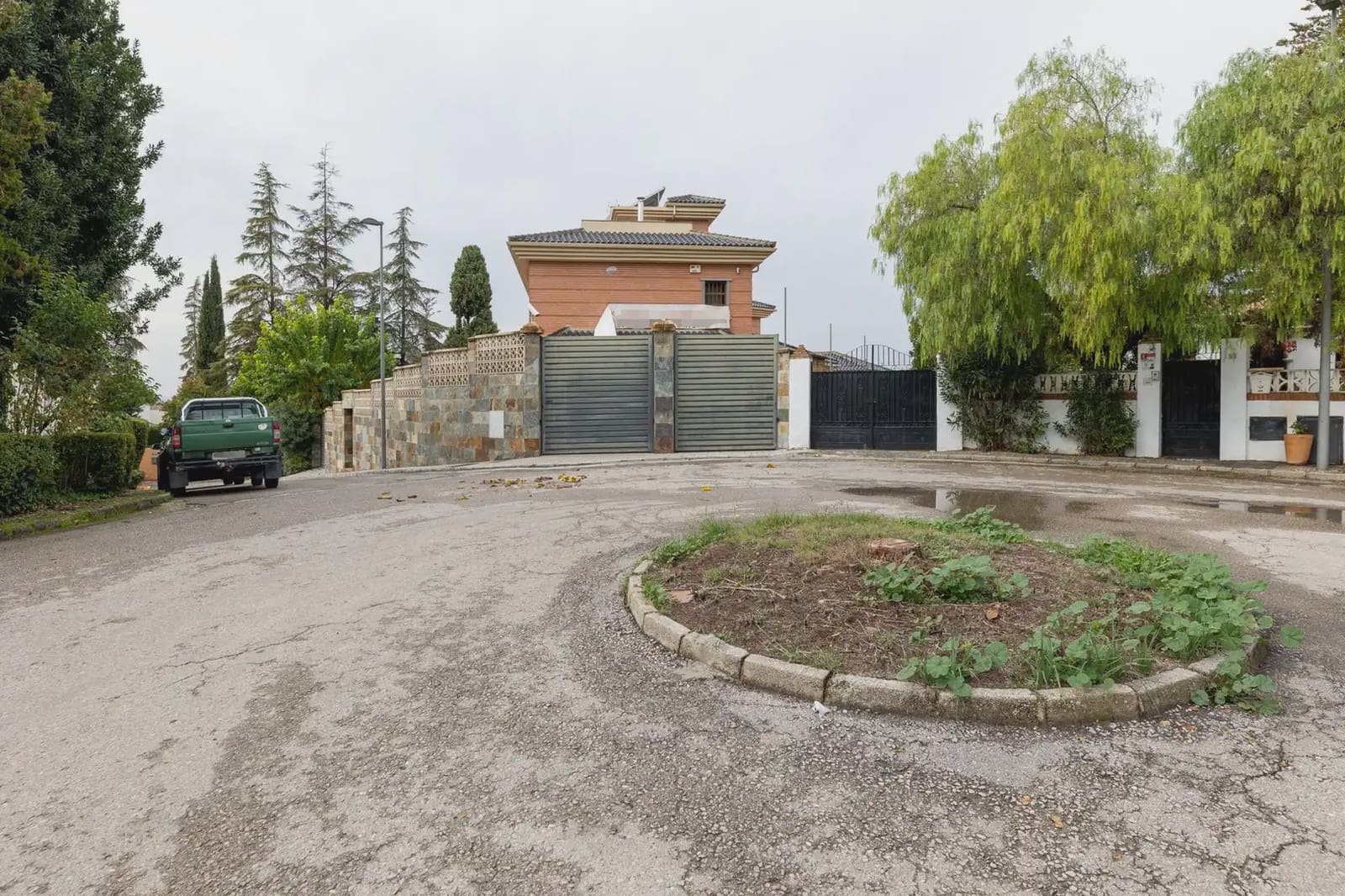 Villa for sale in Albolote with pool garage - € 990,000 (Ref: 9836932)