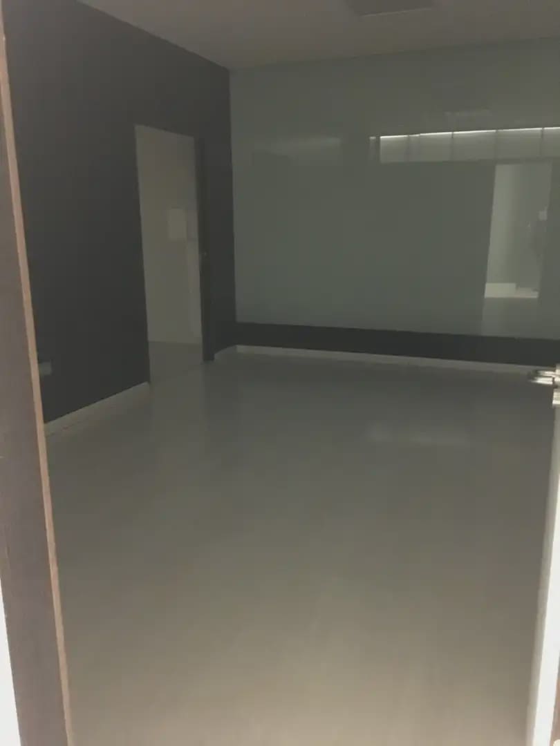 Kommersiell til leie i Granada by med garasje - € 3 500 (Ref: 9836933)