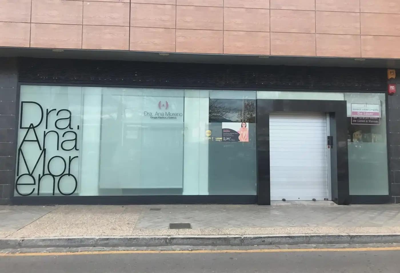 Kommersiell til leie i Granada by med garasje - € 3 500 (Ref: 9836933)