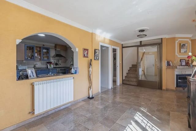Villa zu verkaufen in Pinos Genil mit Pool Garage - 339.000 € (Ref: 9836934)