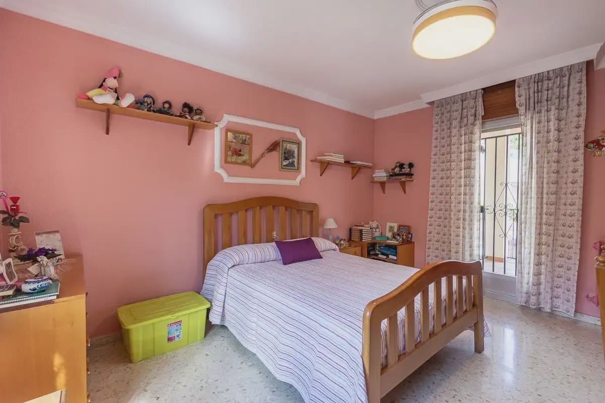 Villa zu verkaufen in Pinos Genil mit Pool Garage - 339.000 € (Ref: 9836934)