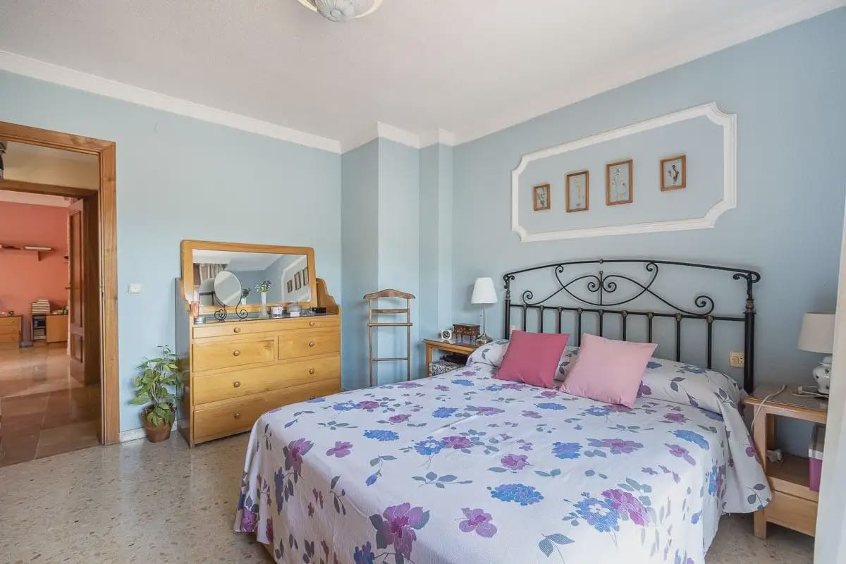 Villa zu verkaufen in Pinos Genil mit Pool Garage - 339.000 € (Ref: 9836934)