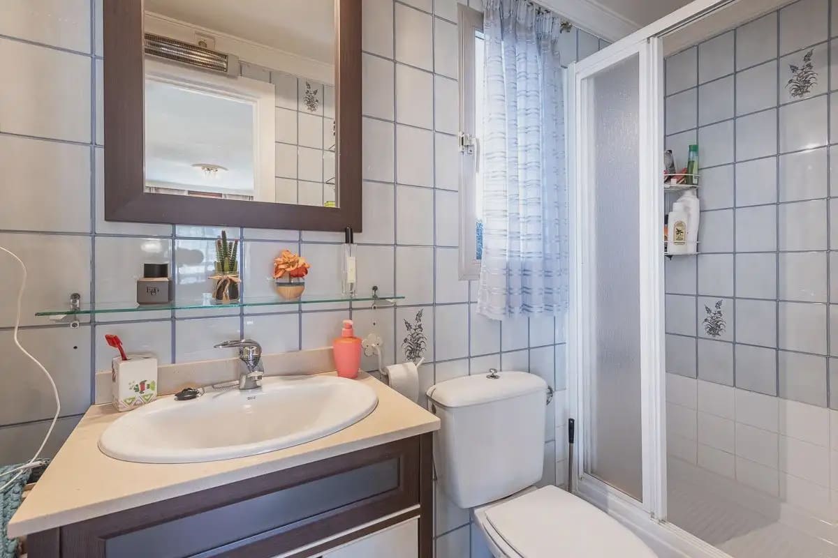 Villa zu verkaufen in Pinos Genil mit Pool Garage - 339.000 € (Ref: 9836934)