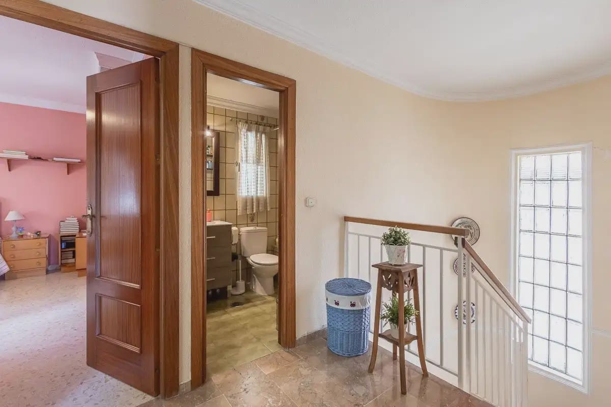 Villa zu verkaufen in Pinos Genil mit Pool Garage - 339.000 € (Ref: 9836934)