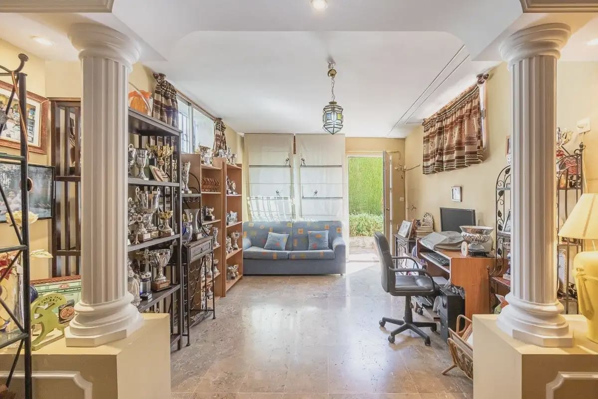 Villa zu verkaufen in Pinos Genil mit Pool Garage - 339.000 € (Ref: 9836934)