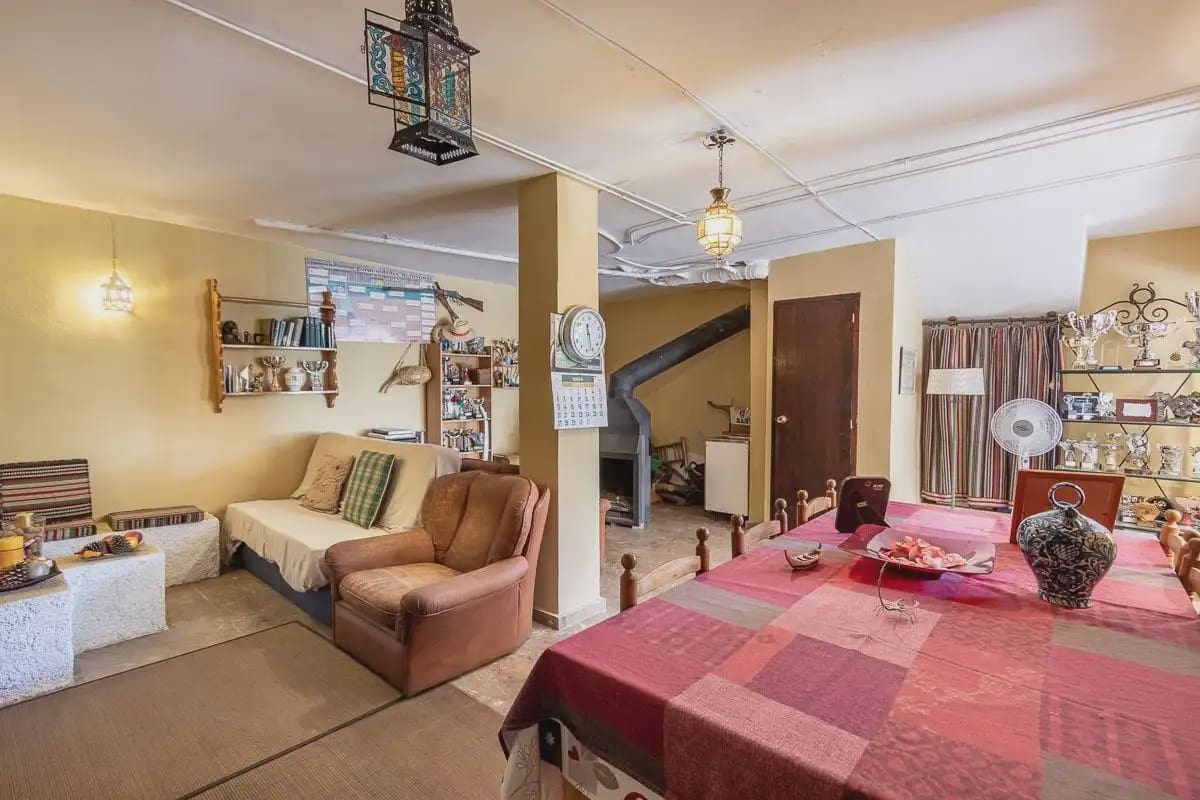 Villa zu verkaufen in Pinos Genil mit Pool Garage - 339.000 € (Ref: 9836934)