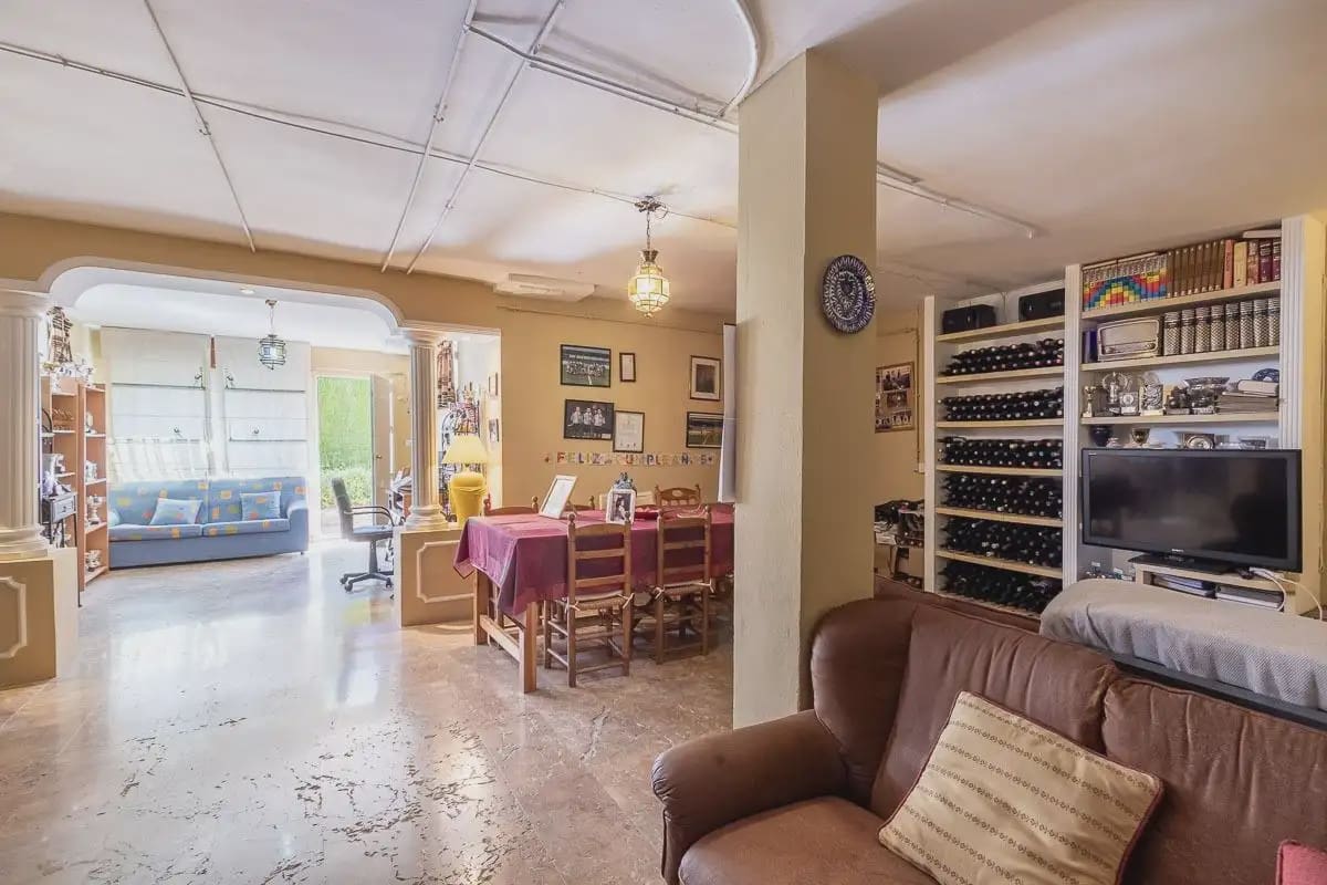 Villa zu verkaufen in Pinos Genil mit Pool Garage - 339.000 € (Ref: 9836934)