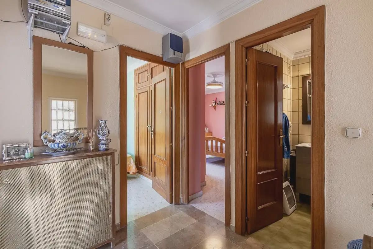Villa zu verkaufen in Pinos Genil mit Pool Garage - 339.000 € (Ref: 9836934)