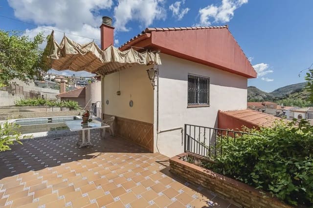 Villa zu verkaufen in Pinos Genil mit Pool Garage - 339.000 € (Ref: 9836934)