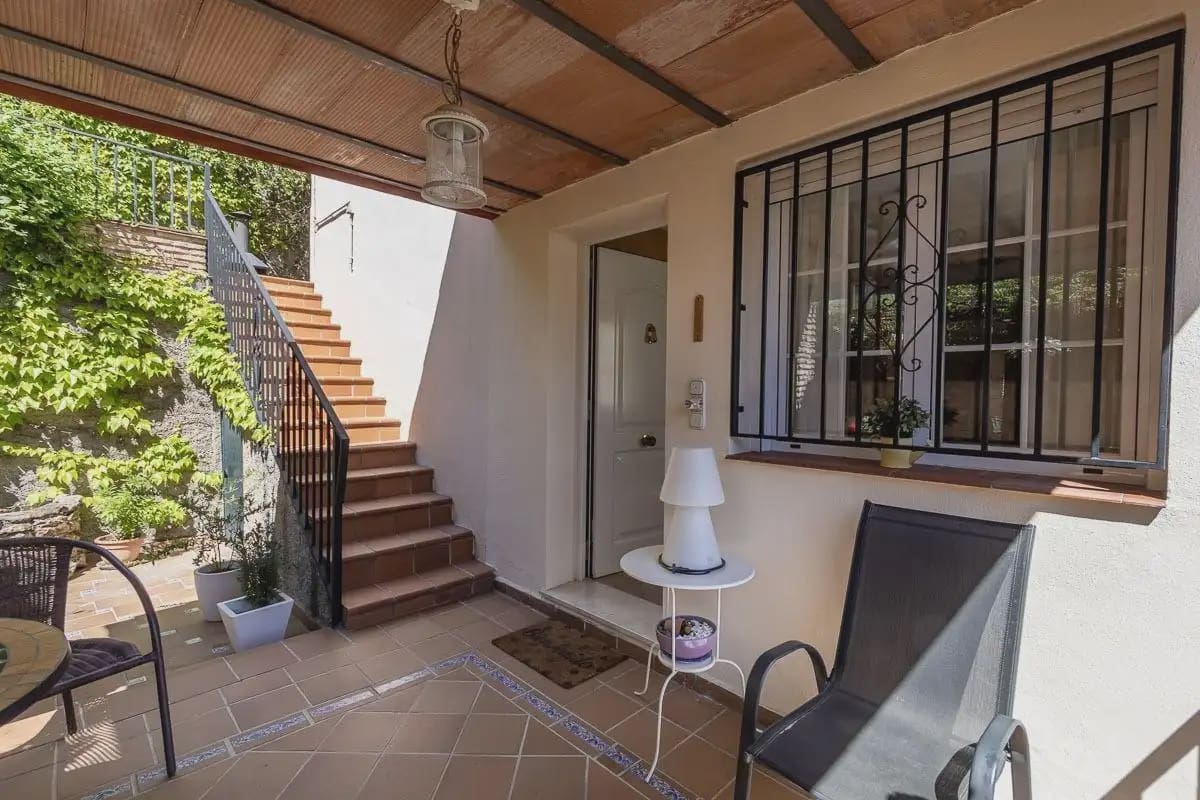 Villa zu verkaufen in Pinos Genil mit Pool Garage - 339.000 € (Ref: 9836934)