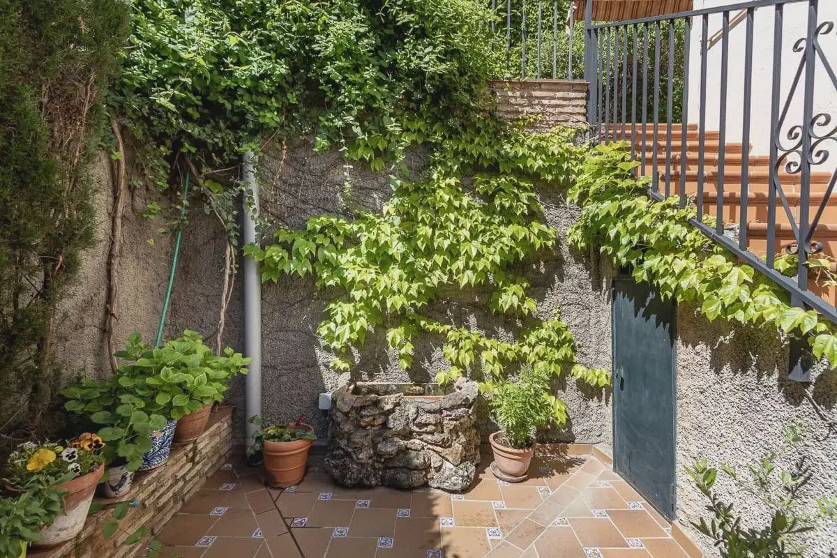 Villa zu verkaufen in Pinos Genil mit Pool Garage - 339.000 € (Ref: 9836934)