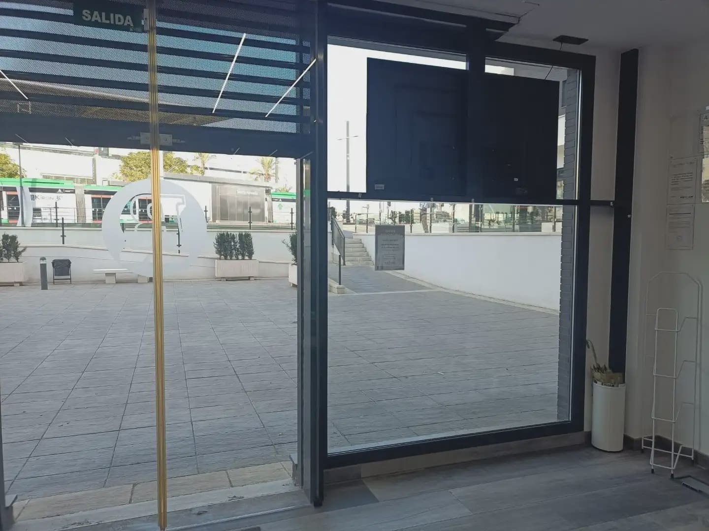 Kommersiell til leie i Armilla - € 2 500 (Ref: 9836936)