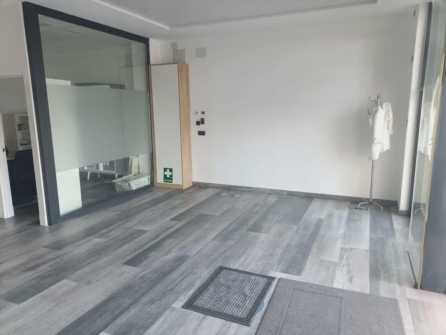 Kommersiell til leie i Armilla - € 2 500 (Ref: 9836936)