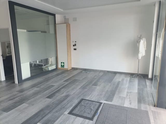 Kommersiell til leie i Armilla - € 2 500 (Ref: 9836936)