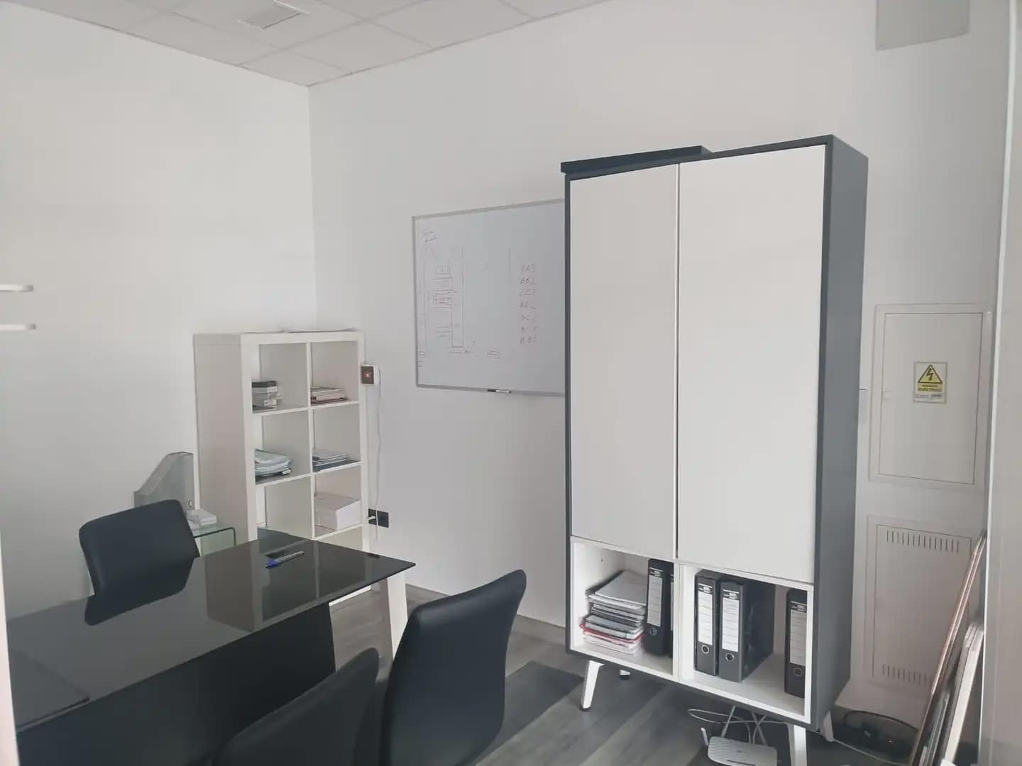 Kommersiell til leie i Armilla - € 2 500 (Ref: 9836936)